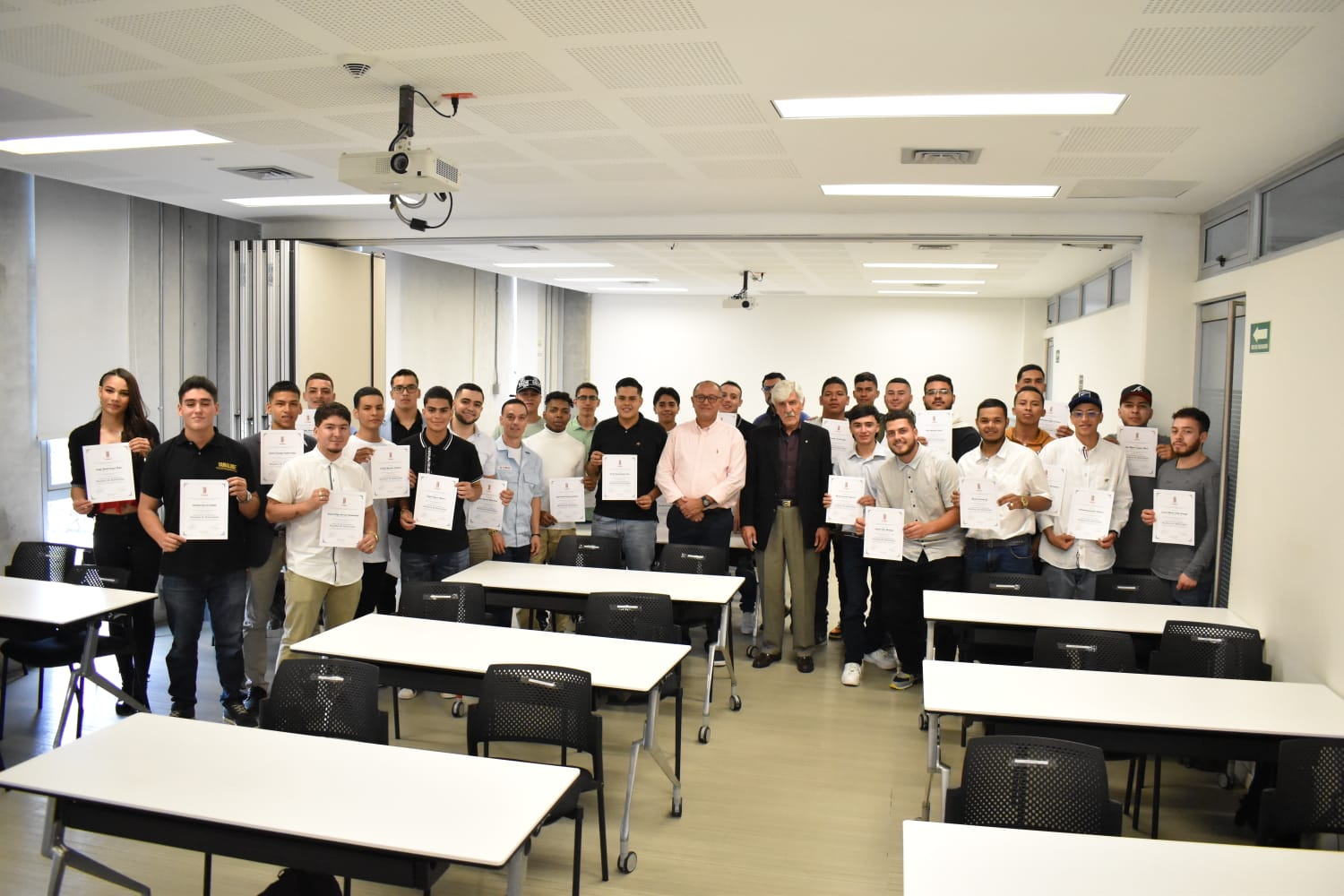 Incolmotos Yamaha enseña a bachilleres como ser técnicos mecánicos de motocicletas