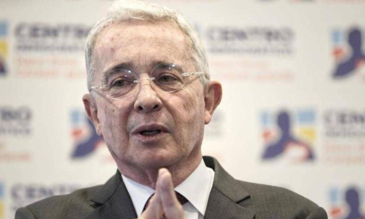 Álvaro Uribe, el amigable componedor entre el GEA y los Gilinski