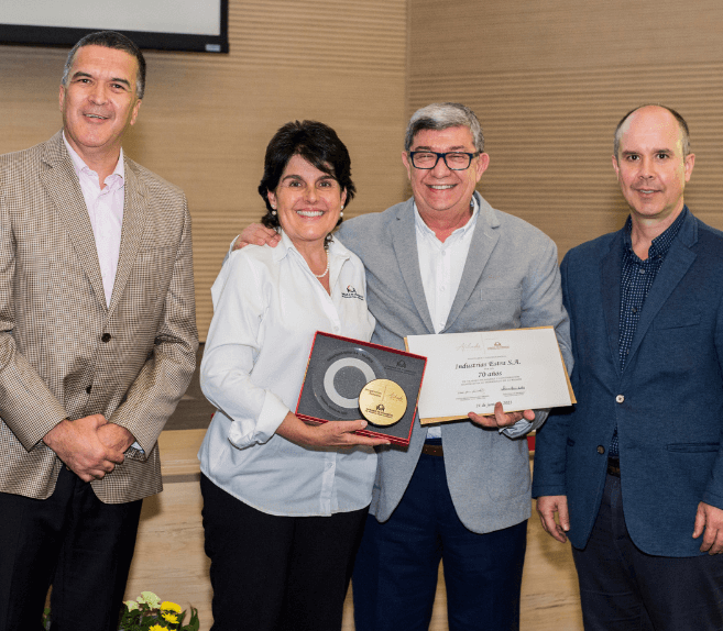 Por su aporte al desarrollo, la Cámara de Comercio de Medellín reconoció a empresas con más de 50 años