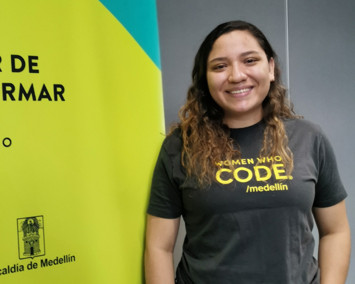 Mujeres que codifican la Medellín de base tecnológica