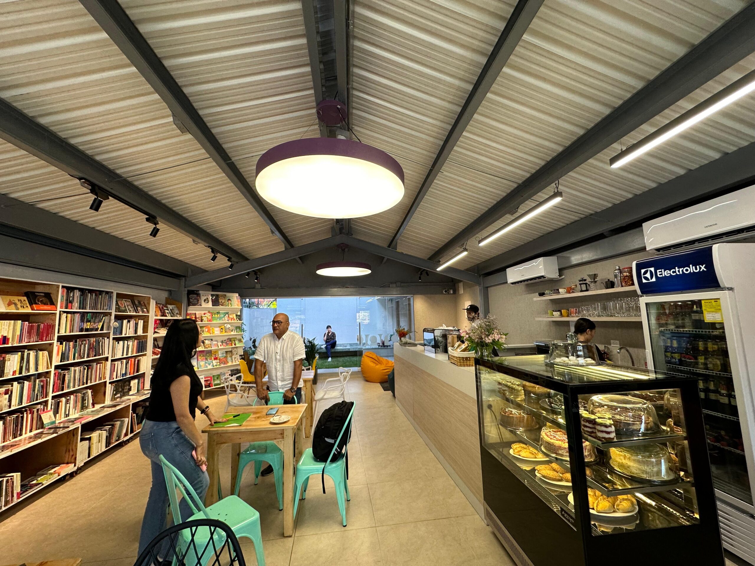 Confiar reinaugura agencia en Bello: una fusión de finanzas, cultura y café