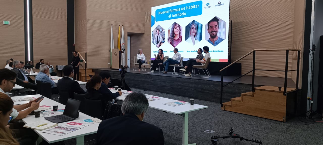 Empresarios de ocho sectores clave se reunieron en Medellín en el primer Encuentro Intercluster
