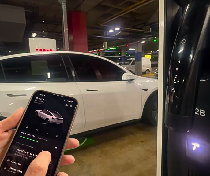 Tesla activó supercargadores en Unicentro Medellín