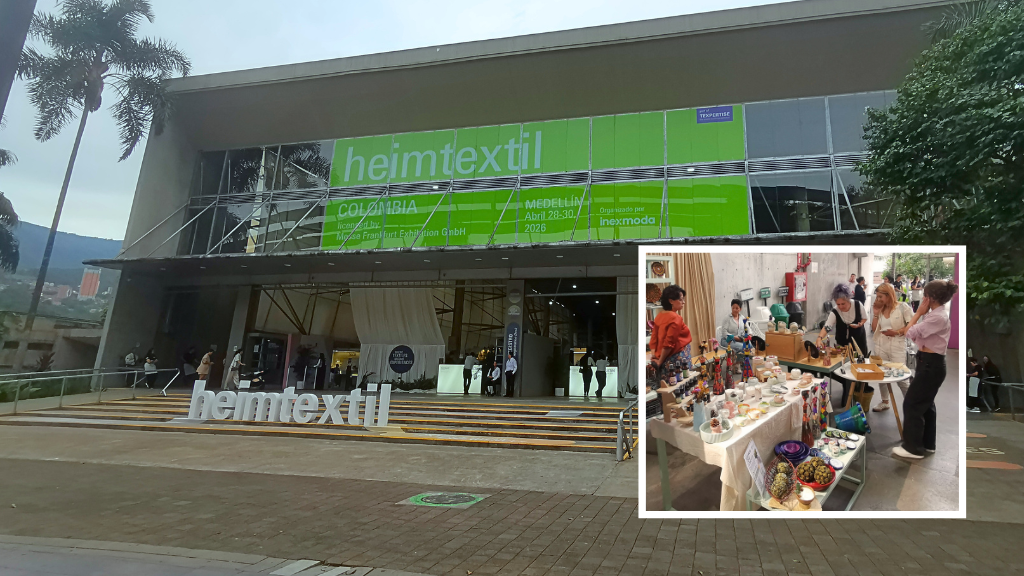 Ingreso al pabellón blanco de Plaza Mayor con la imagen de Heimtextil Colombia 2026 y el stand de emprendedores locales apoyados por la Alcaldía de Medellín.