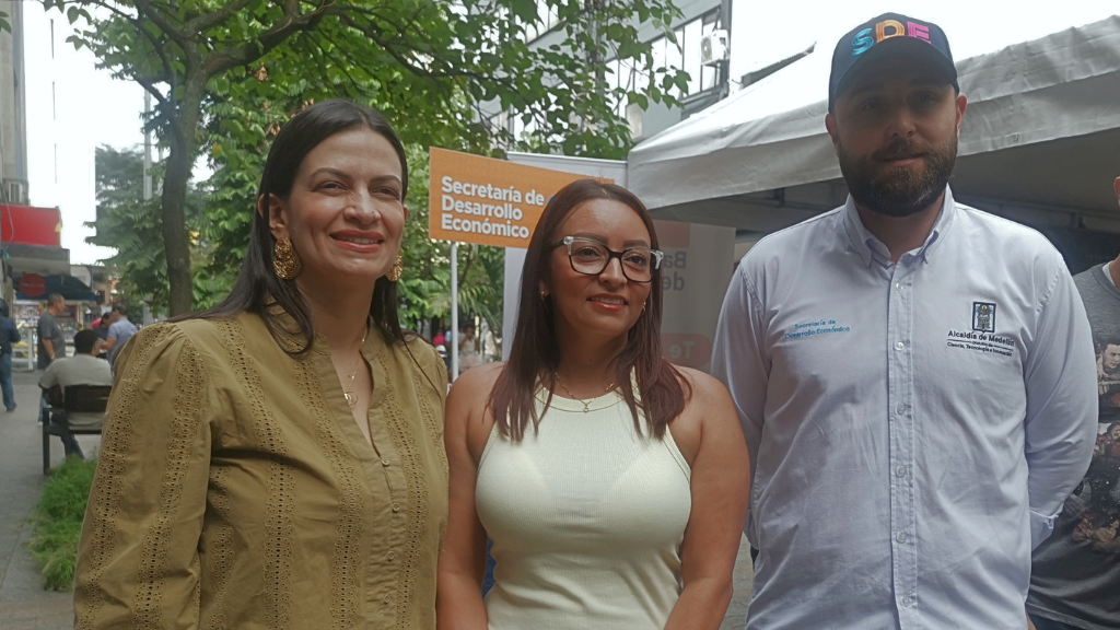 Socialización de los Nanocréditos Express del Banco Distrital de Medellín en el Centro de Emprendimiento y Empleo La Candelaria.