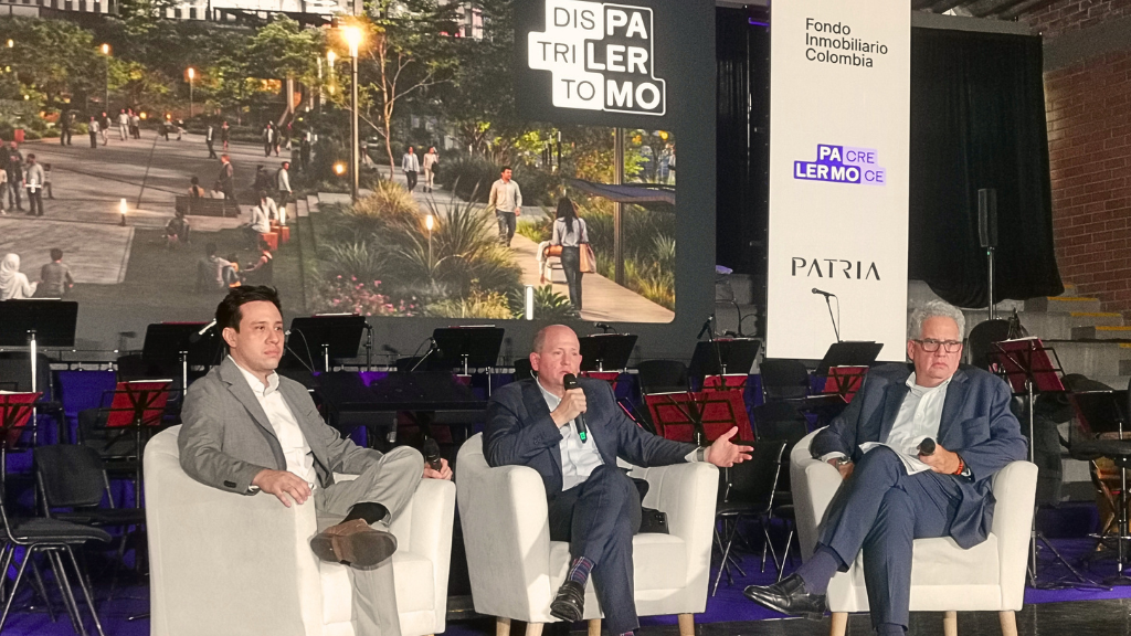 Directivos de Patria durante la presentación de Distrito Palermo en Medellín
