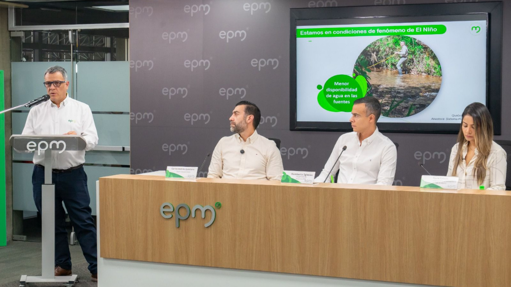 Funcionarios de EPM y entidades de Medellín presentan las interrupciones programadas del servicio de acueducto.