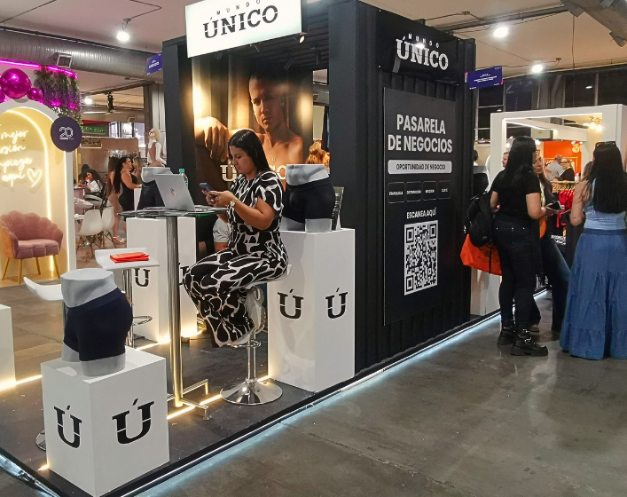 Stand de Mundo Único en Colombiamoda 2026, donde presentó su nueva pasarela de negocios