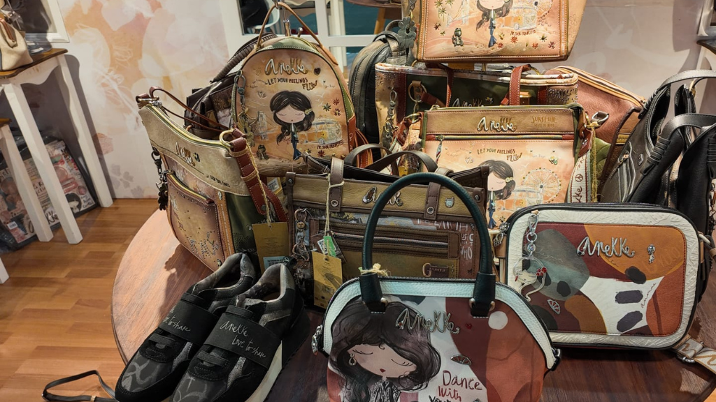 Bolsos, accesorios y calzado que hacen parte de la oferta de marroquinería y moda que empresarios antioqueños exhibirán en el International Footwear & Leather Show 2026.