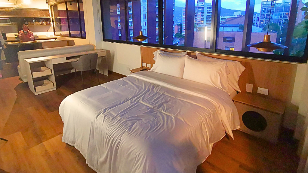Unidad de alojamiento de Be Live Hotel con vista urbana de Medellín