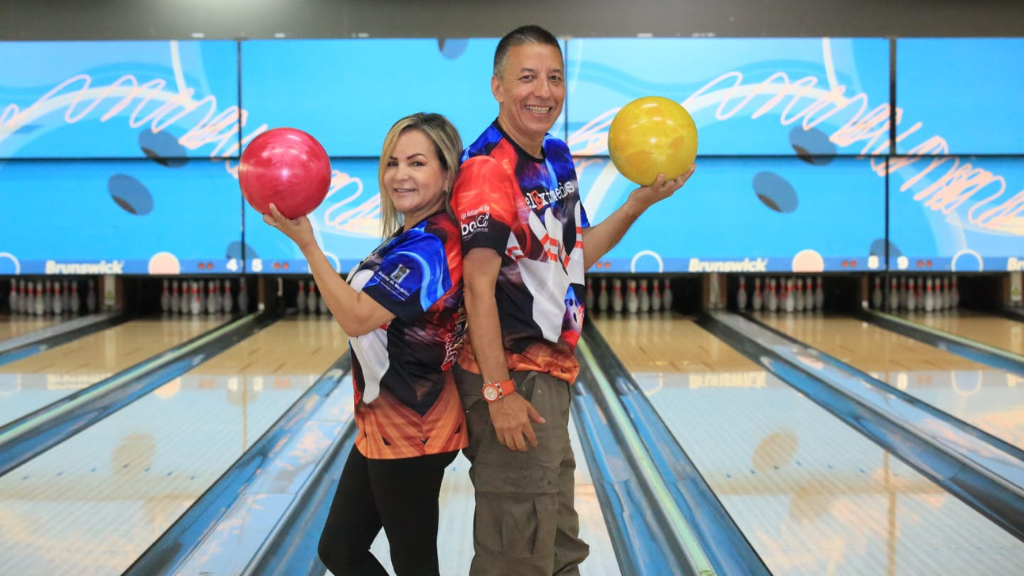 Carlos Villada Duque y Liliana "Chiqui" Sierra, organizadores del torneo de bolos de periodistas.