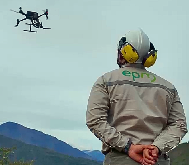 56 pilotos y 22 drones: EPM logra una certificación inédita en el sector servicios públicos