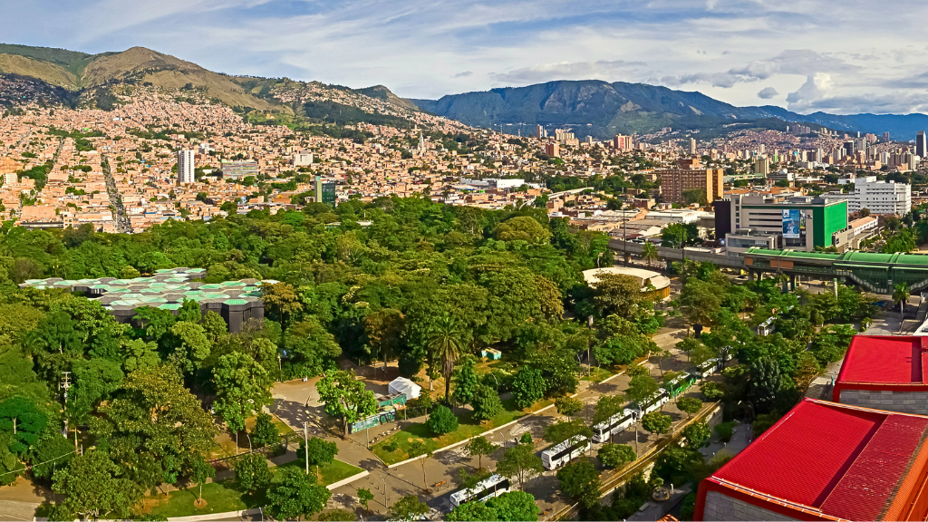 Panorámica de Medellín en el sector del Jardín Botánico y Parque Explora, escenarios de Climate Week Biodiversity 2026