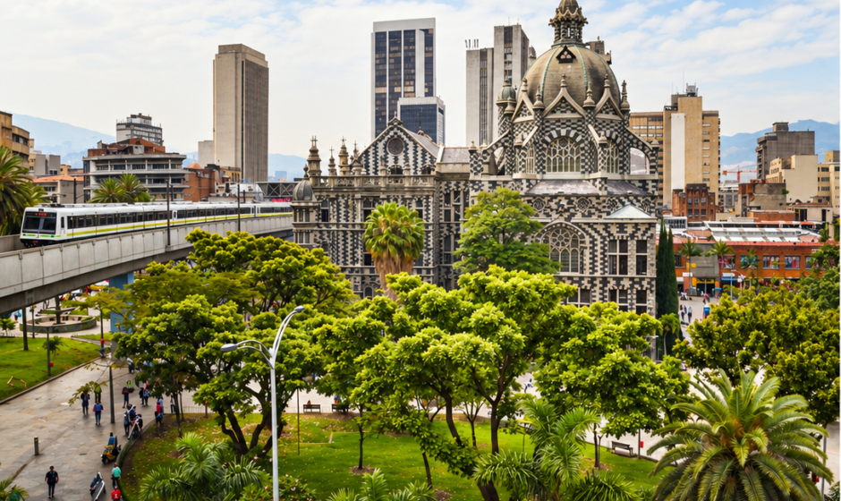 Montaje de Medellín con el Palacio de la Cultura, el Metro, el Metrocable, la Plaza Botero y el Pueblito Paisa