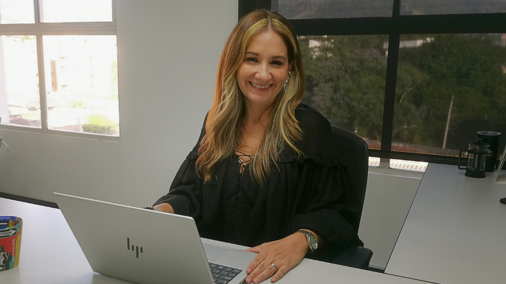 Tatiana Vallejo de la Roche en su oficina de Unicentro Medellín.