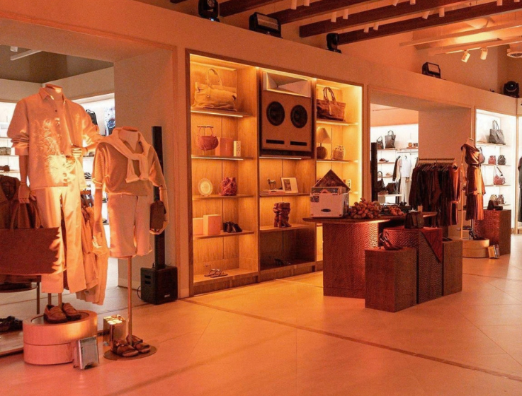 Nueva flagship store de Vélez en Multiplaza Panamá, la más grande de la marca en Latinoamérica.