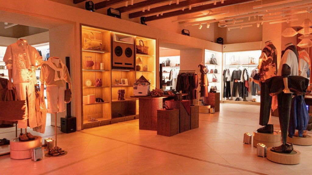 Nueva flagship store de Vélez en Multiplaza Panamá, la más grande de la marca en Latinoamérica.