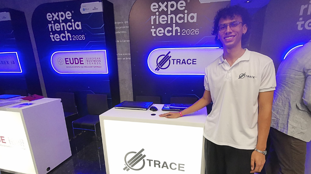 David Alejandro Blandón, cofundador de Trace, presenta su solución de gestión empresarial en Experiencia Tech 2026.