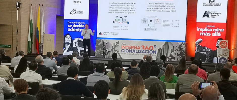 Asistentes al Foro Internacionalización 360° en la Cámara de Comercio de Medellín para Antioquia.