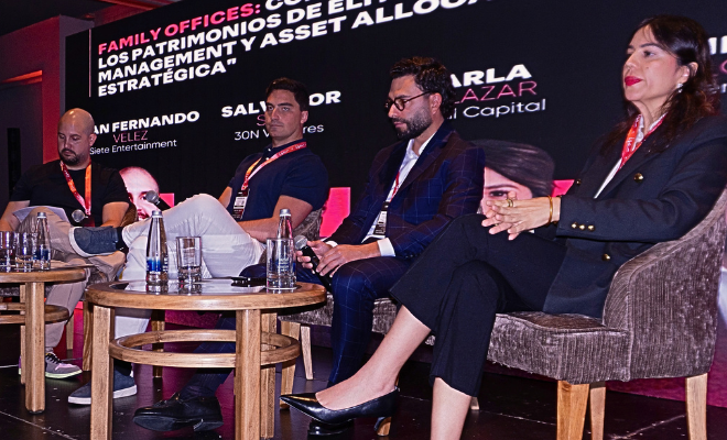 Panel de LinkU Capital Summit 2026 sobre inversión y gestión de capital en Medellín