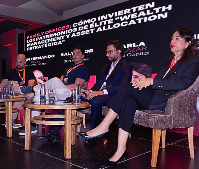 Panel de LinkU Capital Summit 2026 sobre inversión y gestión de capital en Medellín