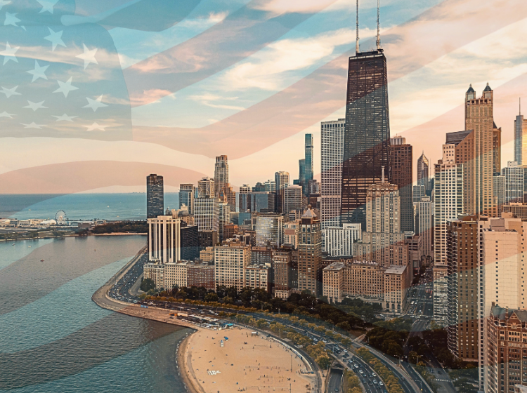 Chicago y bandera de Estados Unidos, país con oportunidades de estudio, trabajo e inversión para colombianos